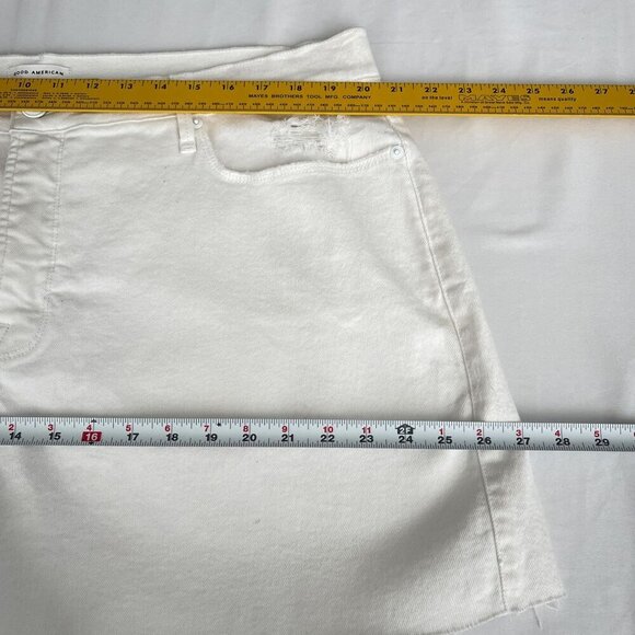 Good American Cut Off Distressed 90's White Denim Shorts Women's Plus 16 NWT - Picture 15 of 16